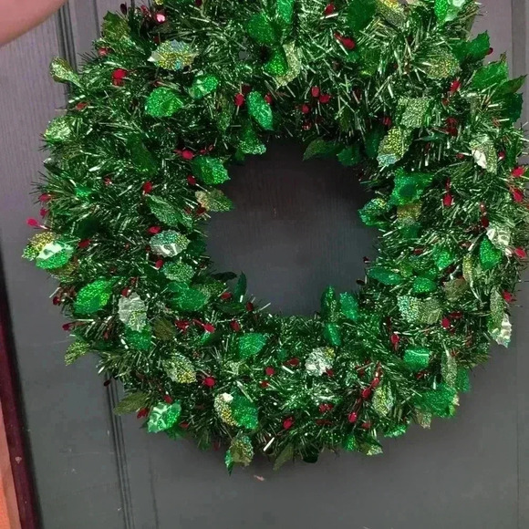 Vintage green and red mistletoe tinsel wreath - Picture 2 of 8